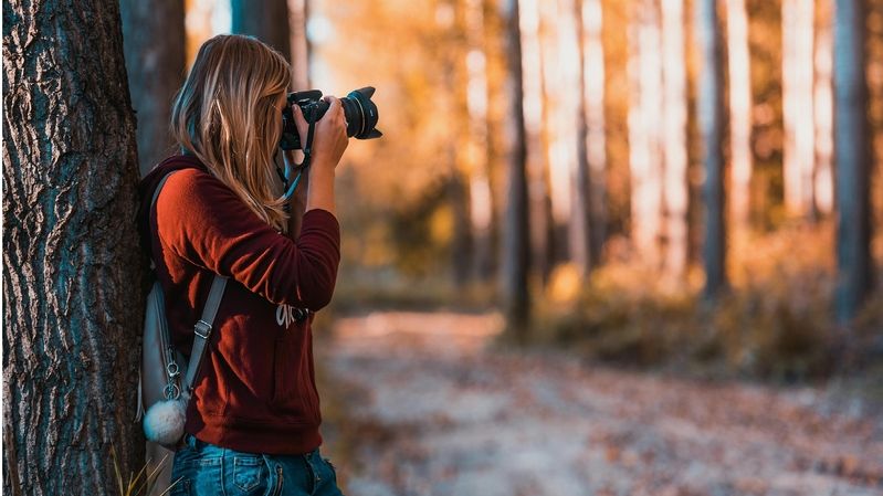 10 Hobbies That Make Money for Creatives in 2026