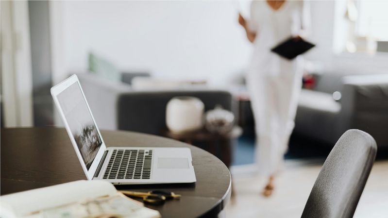 Shopify vs Wix: Which Is Better for Print on Demand?